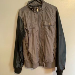 Men’s Lightweight Windbreaker
